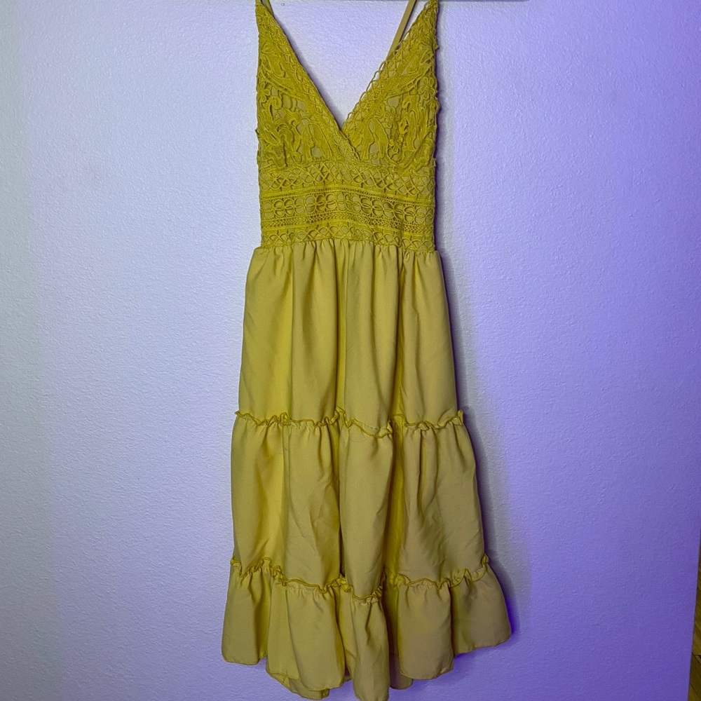 Yellow Pretty Dress with back tie detail! NWT